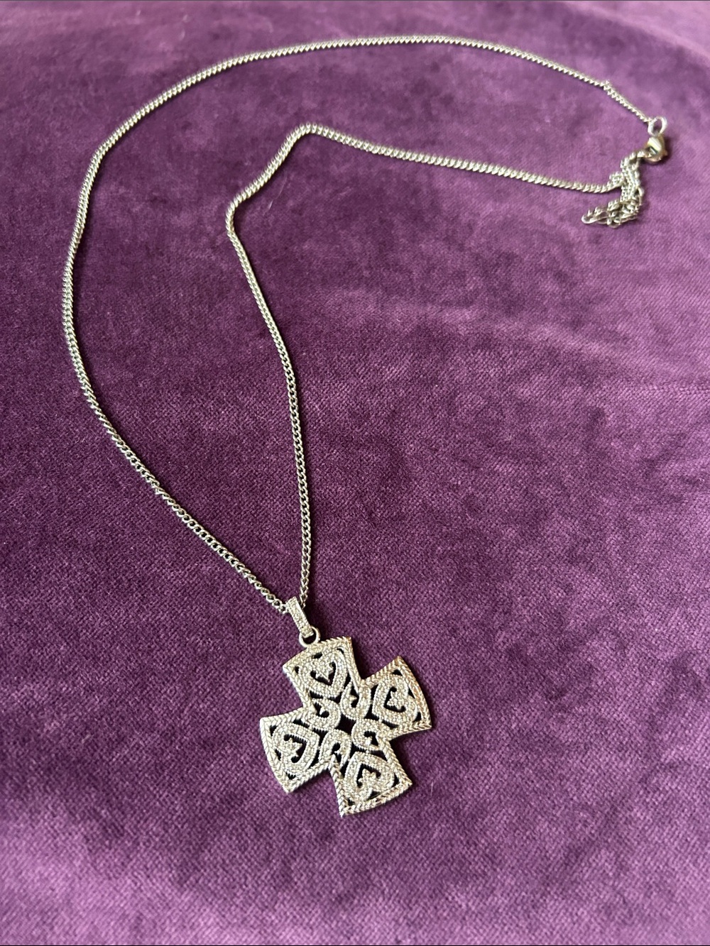 Elegant  Tocara pendant necklace